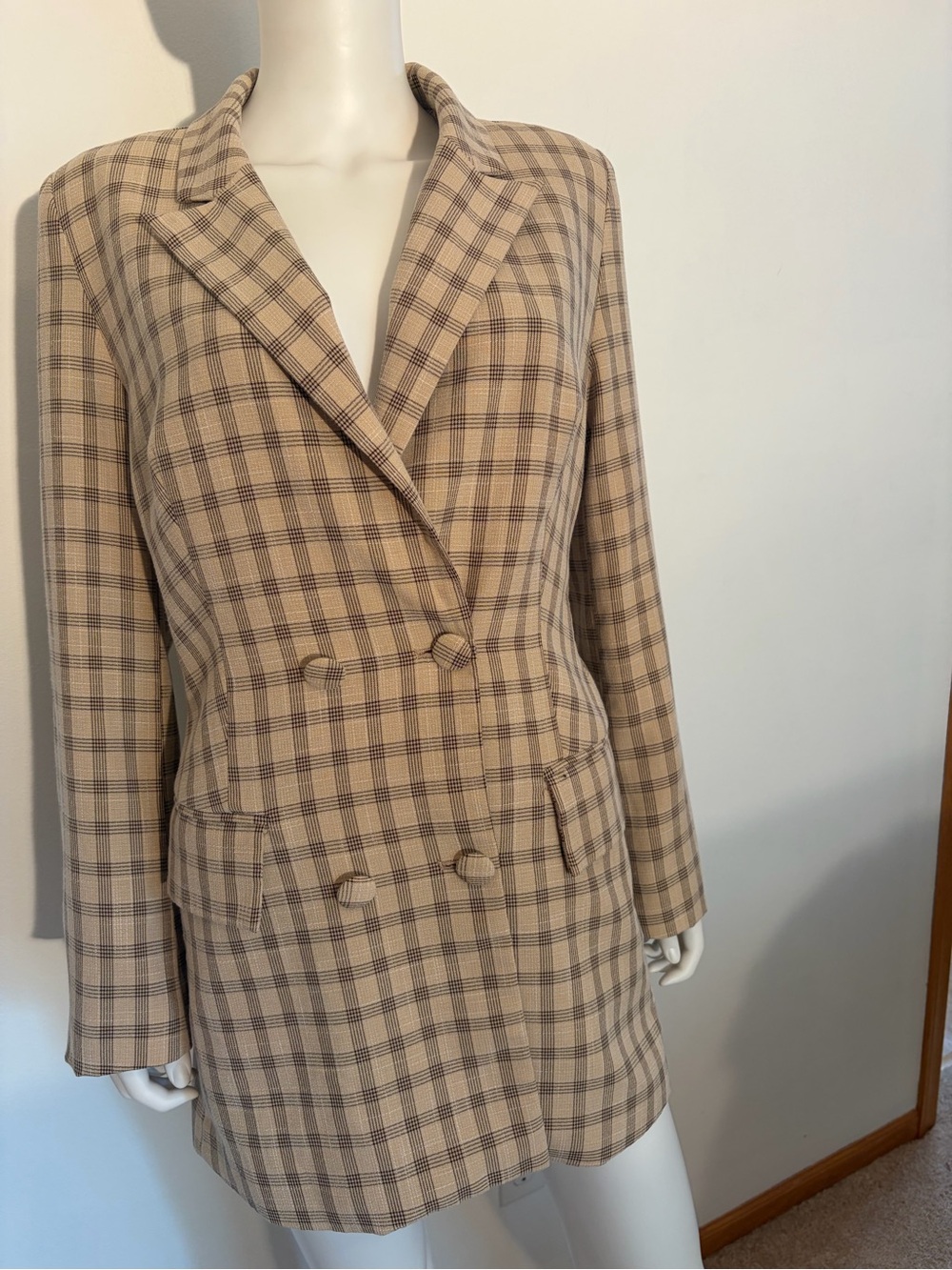 #770 Women's Beige Plaid Double-Breasted Blazer/Dress. Excellent Condition. Size